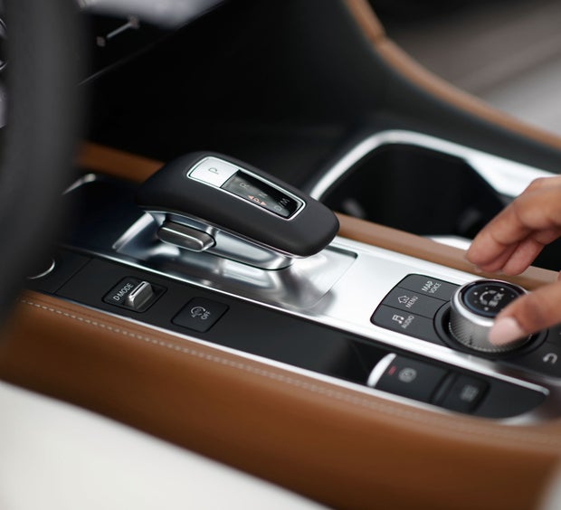 2023 INFINITI QX60 Key Features - Wireless Apple CarPlay® integration | Lupient INFINITI Milwaukee in West Allis WI