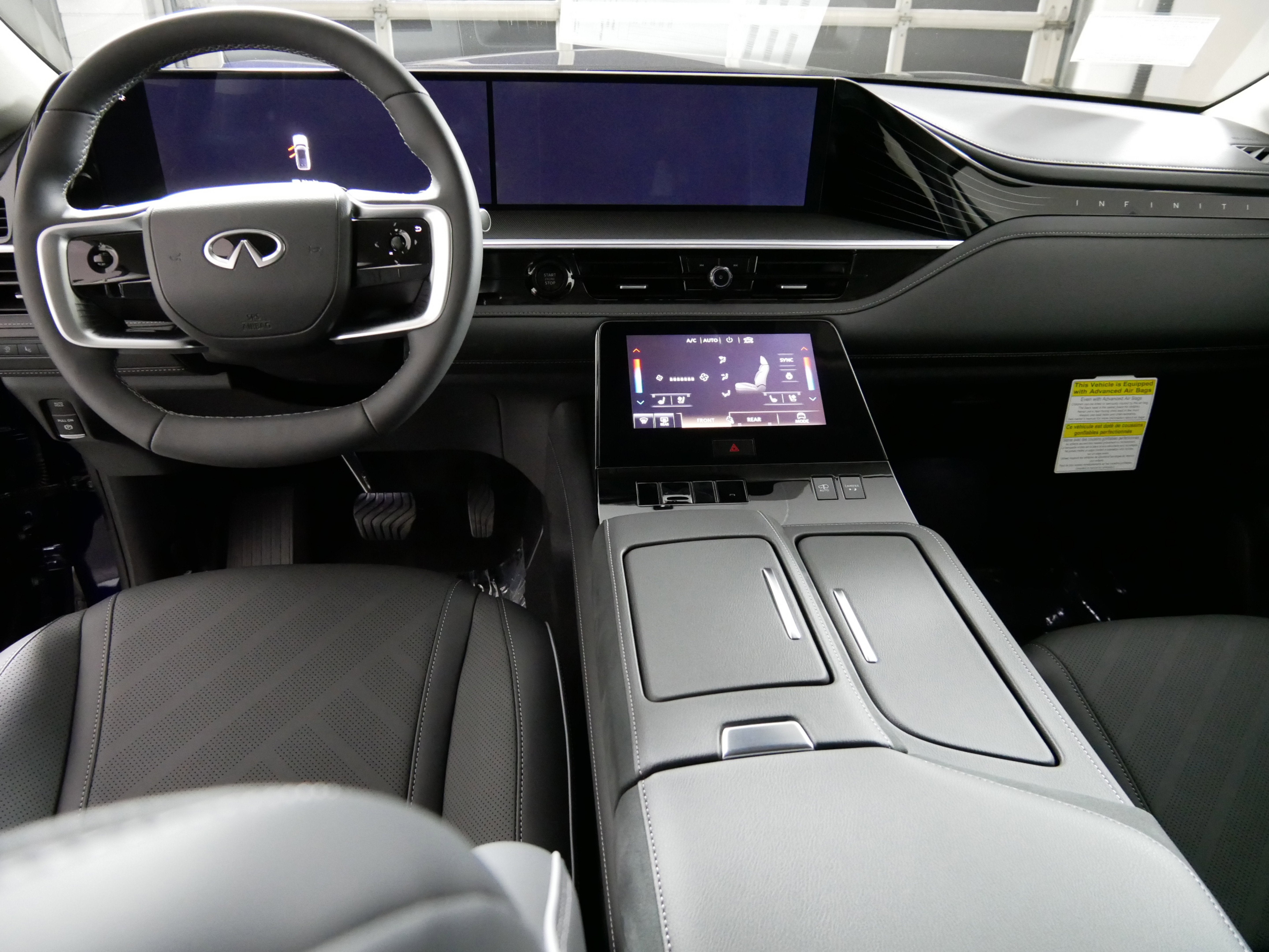 2025 INFINITI QX80 LUXE