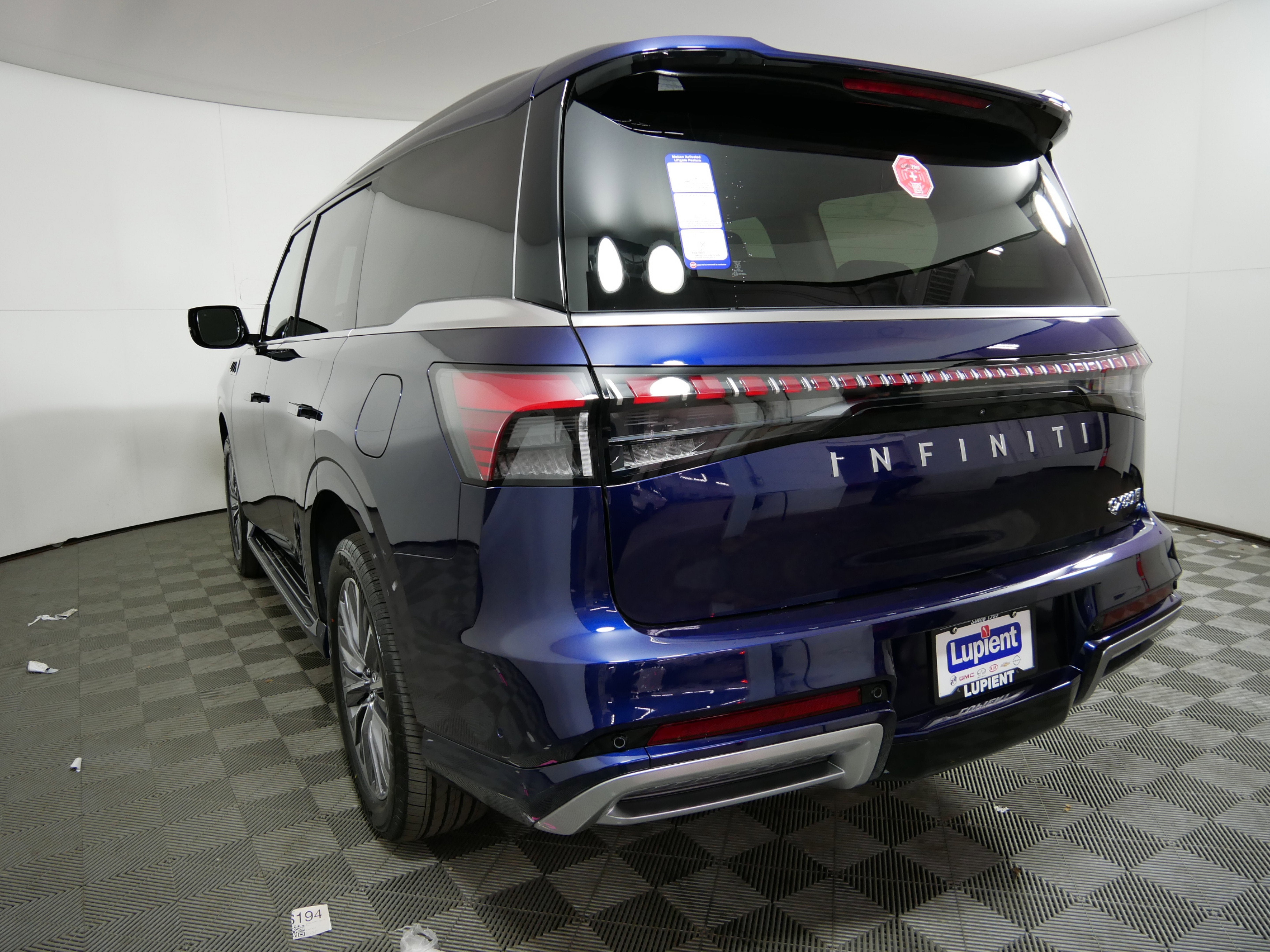 2025 INFINITI QX80 LUXE