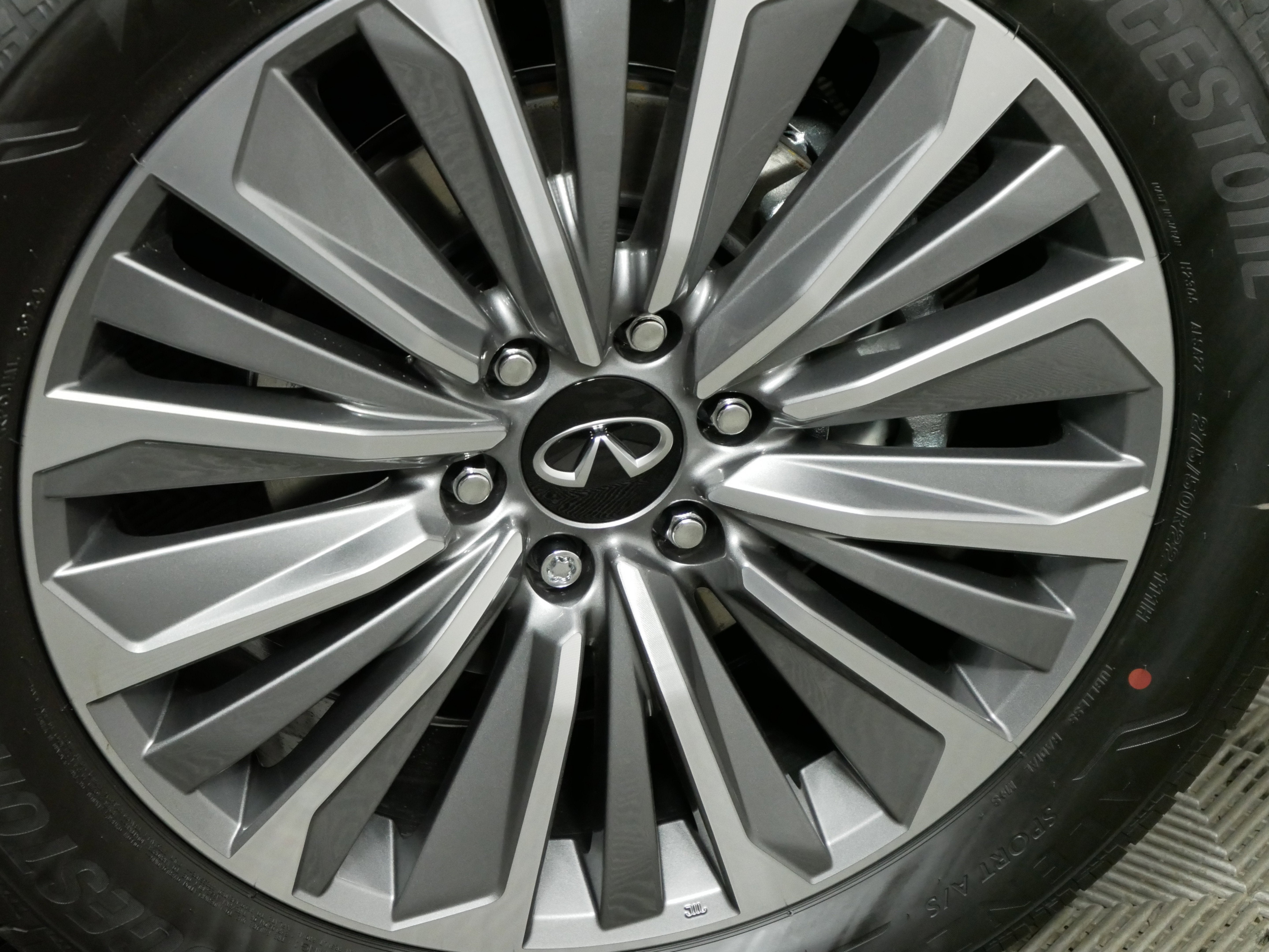 2025 INFINITI QX80 SENSORY