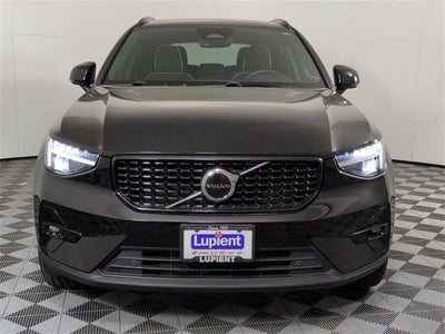 2023 Volvo XC40 B5 Plus Dark Theme