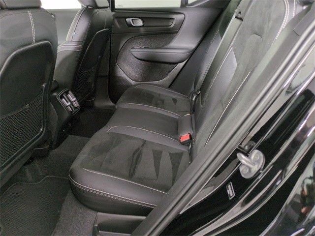 2023 Volvo XC40 B5 Plus Dark Theme