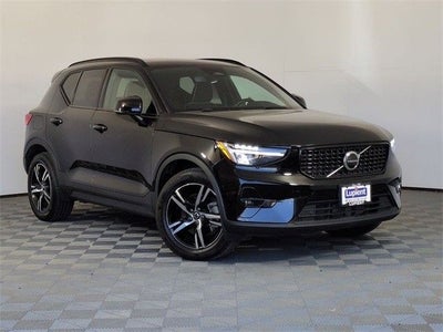 2023 Volvo XC40 B5 Plus Dark Theme
