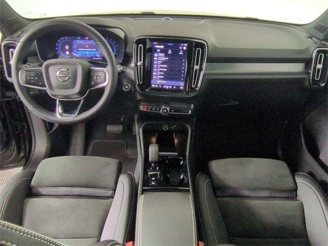 2023 Volvo XC40 B5 Plus Dark Theme