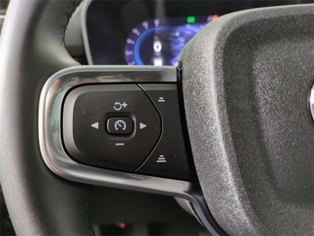 2023 Volvo XC40 B5 Plus Dark Theme