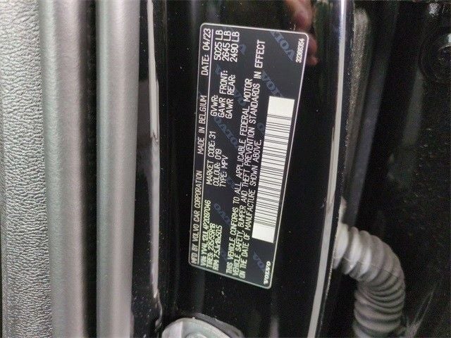 2023 Volvo XC40 B5 Plus Dark Theme