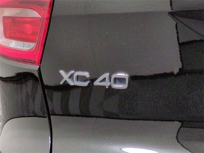 2023 Volvo XC40 B5 Plus Dark Theme