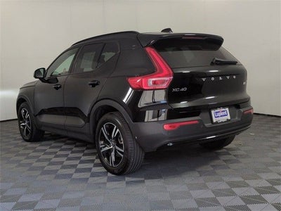 2023 Volvo XC40 B5 Plus Dark Theme