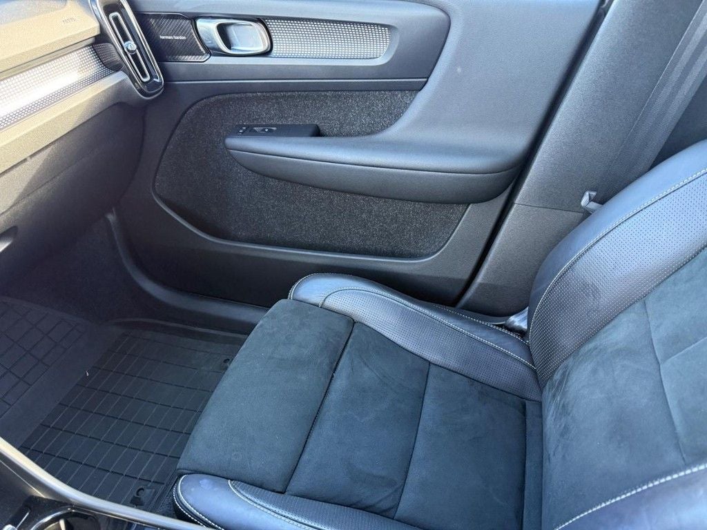 2020 Volvo XC40 R-Design