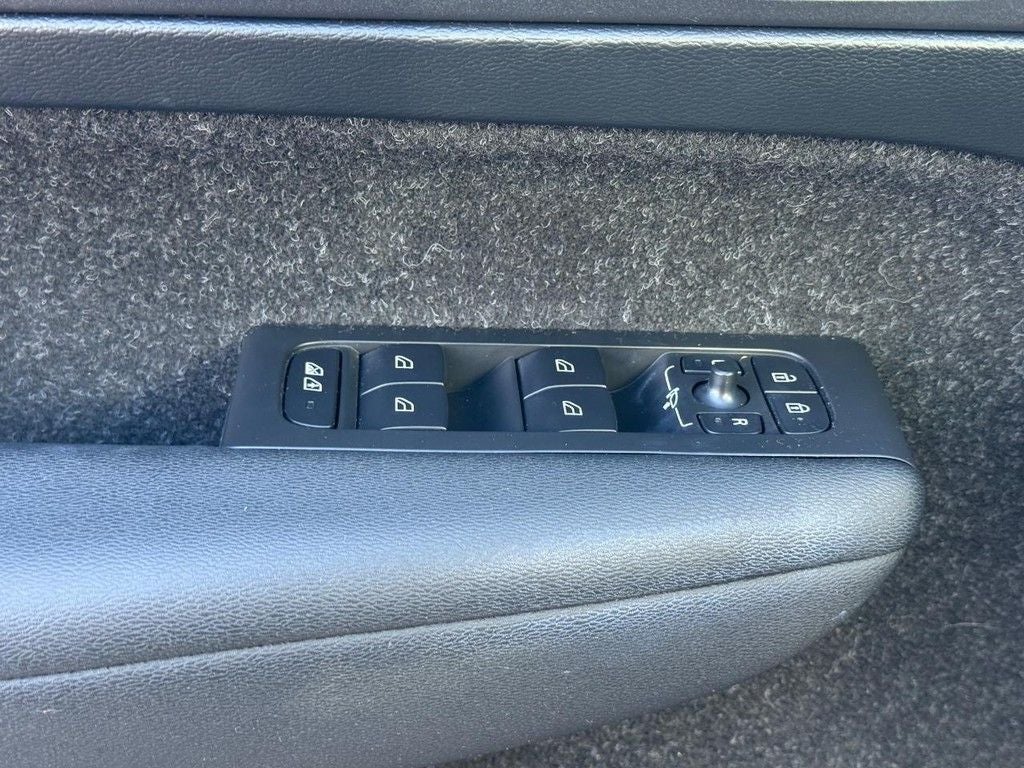 2020 Volvo XC40 R-Design